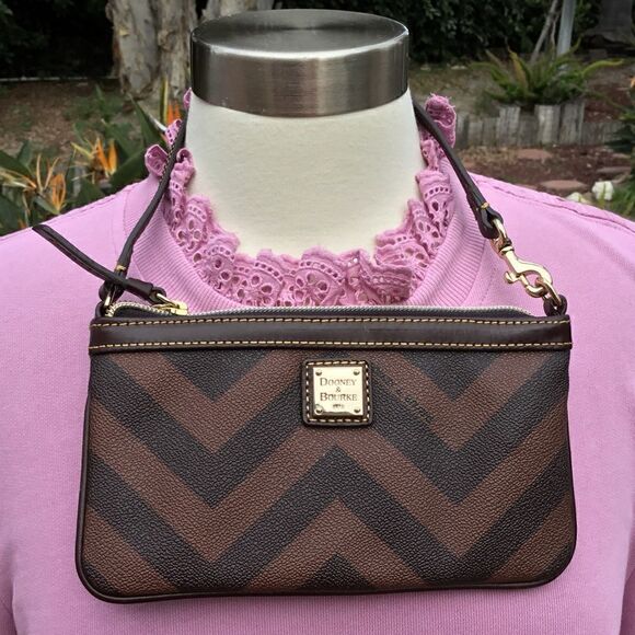 DOONEY AND BOURKE WRISTLET SMALL POUCH GOLD TONE HARDWARE - Picture 4 of 14